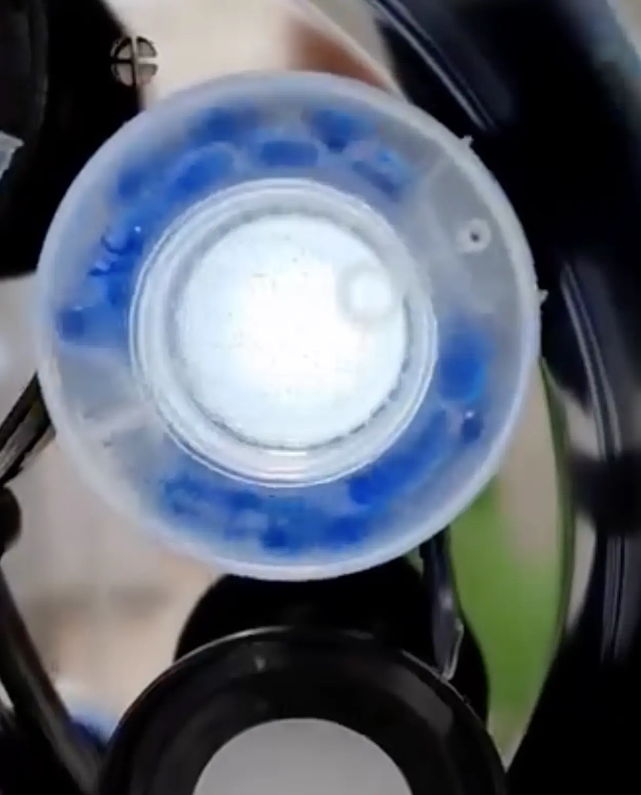 Culture vessel with three-dimensional cell spheroids
