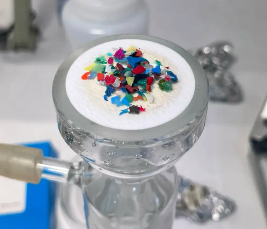 Leachates production from environmental plastics at the University of Cádiz